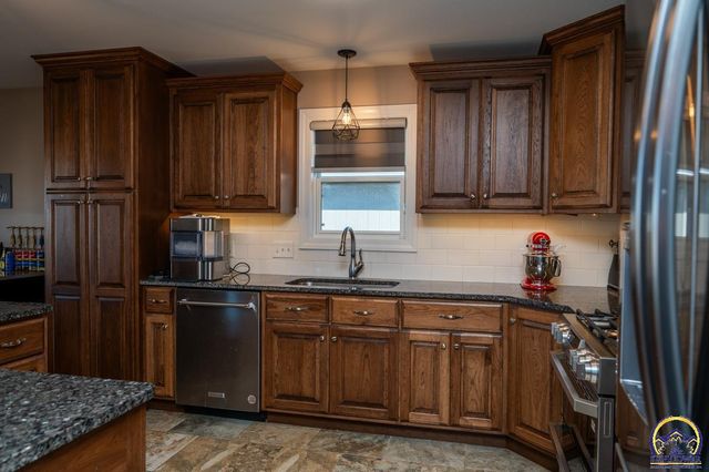 3334 SW 43rd St, Topeka, KS 66610