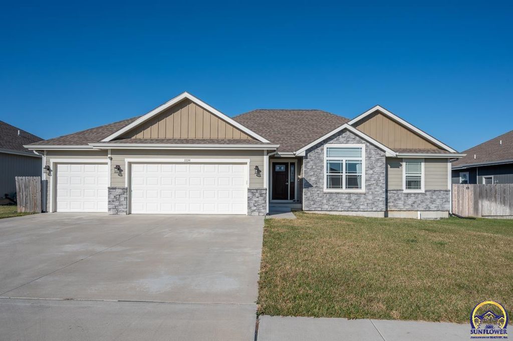 3334 SW 43rd St, Topeka, KS 66610