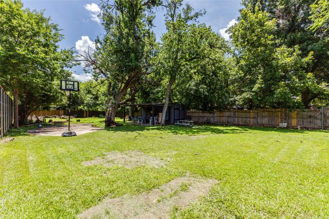 9026 Eustis Avenue, Dallas, TX 75218