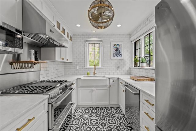 1208 Oak Street, Winnetka, IL 60093