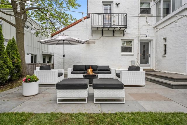 1208 Oak Street, Winnetka, IL 60093