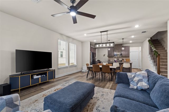 827 Crystal Oak Lane, Arlington, TX 76005