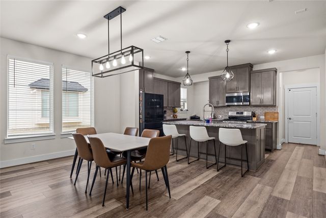 827 Crystal Oak Lane, Arlington, TX 76005