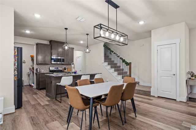 827 Crystal Oak Lane, Arlington, TX 76005