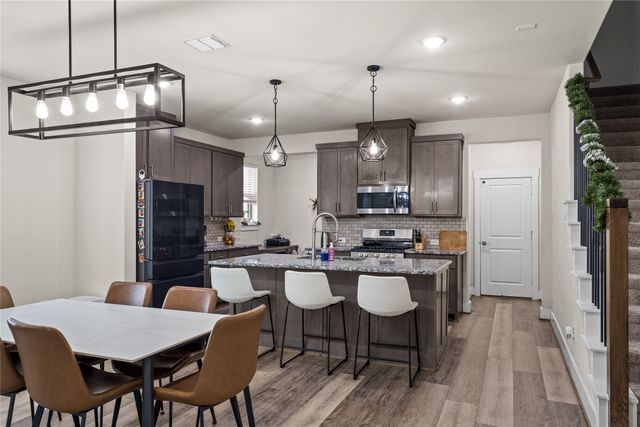 827 Crystal Oak Lane, Arlington, TX 76005