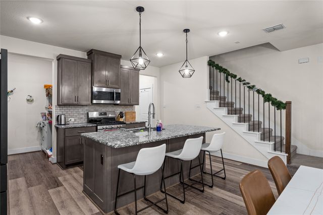 827 Crystal Oak Lane, Arlington, TX 76005