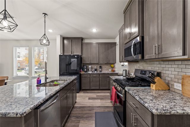 827 Crystal Oak Lane, Arlington, TX 76005