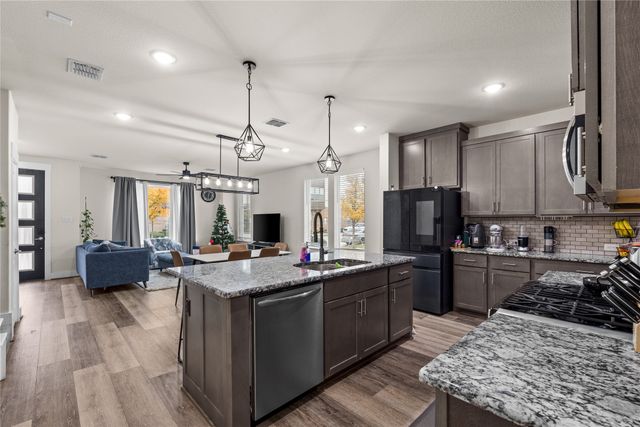 827 Crystal Oak Lane, Arlington, TX 76005