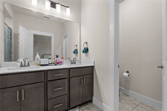 827 Crystal Oak Lane, Arlington, TX 76005