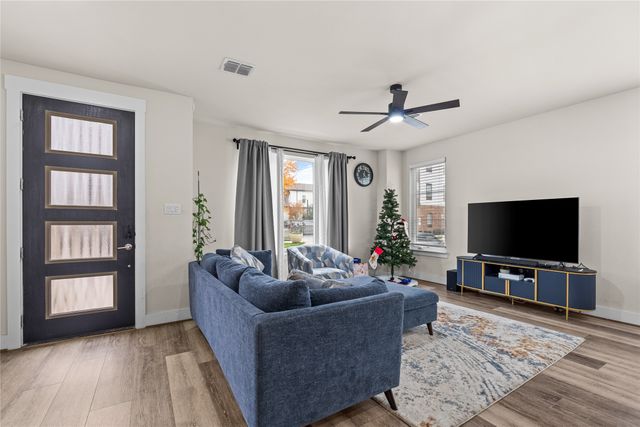 827 Crystal Oak Lane, Arlington, TX 76005