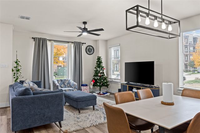 827 Crystal Oak Lane, Arlington, TX 76005