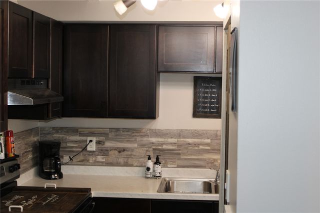 51 SW 29th Ave Dr, Cedar Rapids, IA 52404