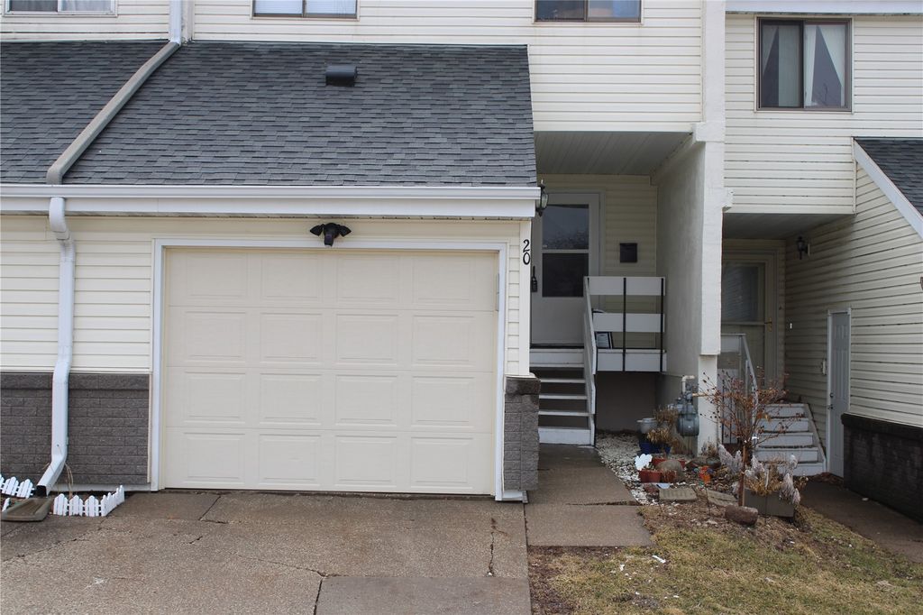 51 SW 29th Ave Dr, Cedar Rapids, IA 52404