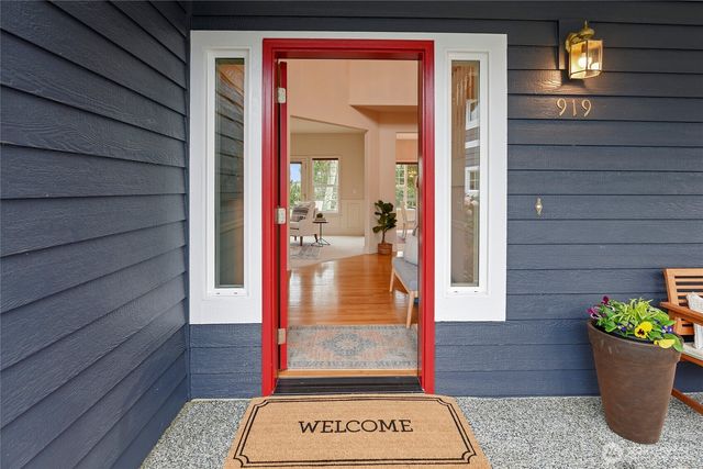 919 Cherry Avenue NE, Bainbridge Island, WA 98110