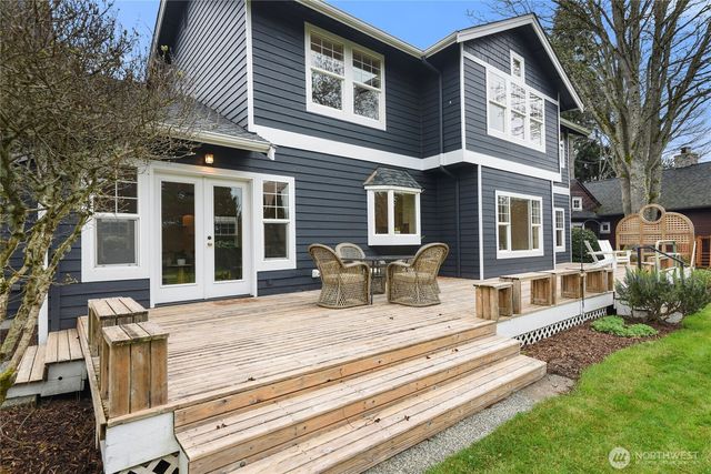 919 Cherry Avenue NE, Bainbridge Island, WA 98110