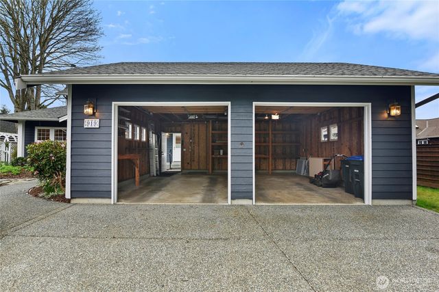 919 Cherry Avenue NE, Bainbridge Island, WA 98110