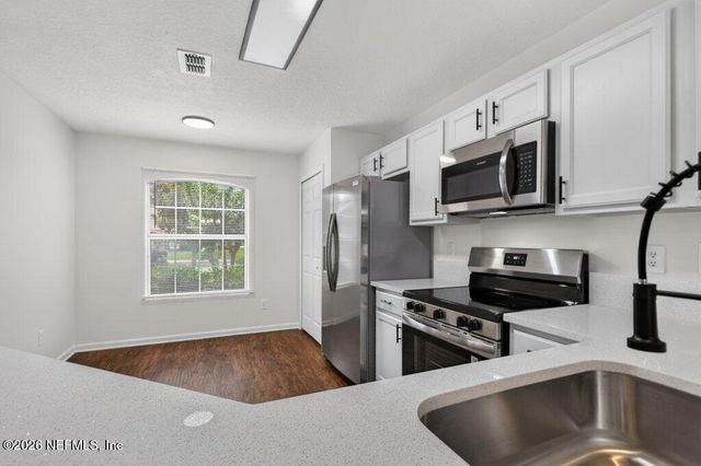 1575 VINELAND Circle B, Fleming Island, FL 32003