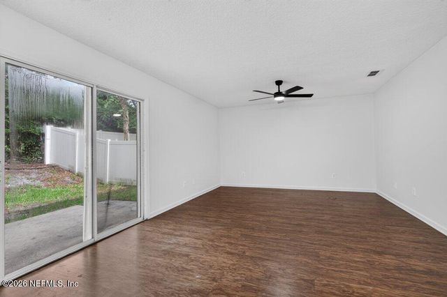 1575 VINELAND Circle B, Fleming Island, FL 32003