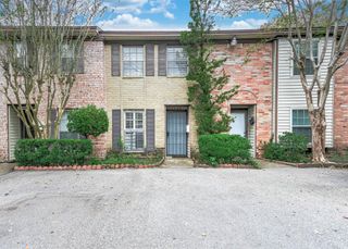 1609 Mapleton Dr, Houston, TX 77043