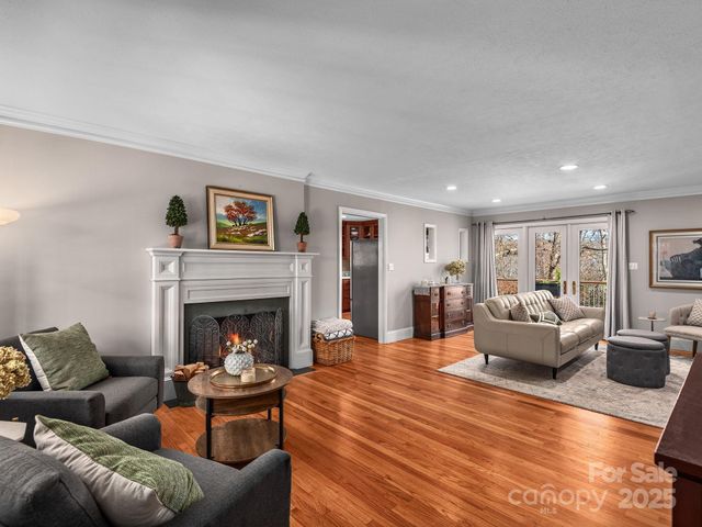 500 N Griffing Boulevard, Asheville, NC 28804