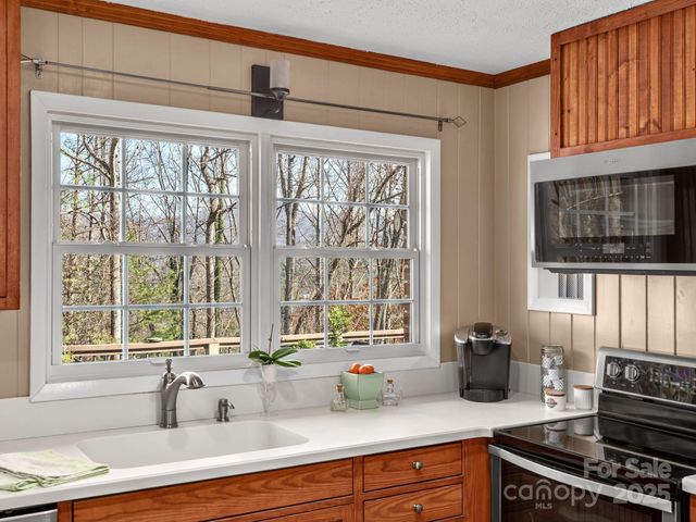 500 N Griffing Boulevard, Asheville, NC 28804