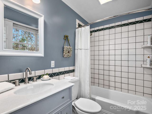 500 N Griffing Boulevard, Asheville, NC 28804