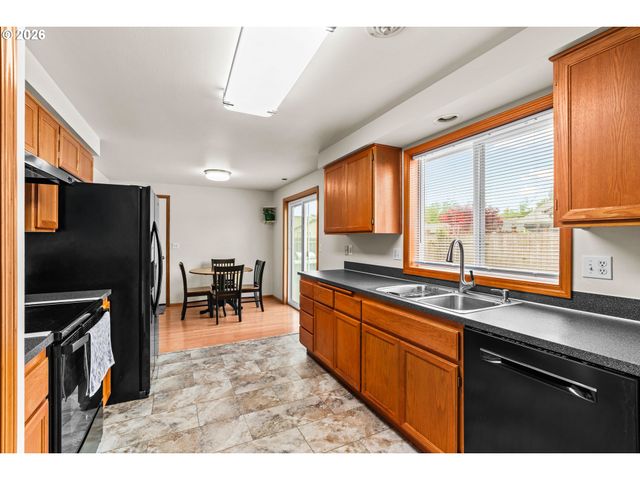 2484 MELROSE Loop, Eugene, OR 97402