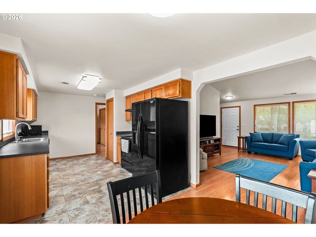2484 MELROSE Loop, Eugene, OR 97402