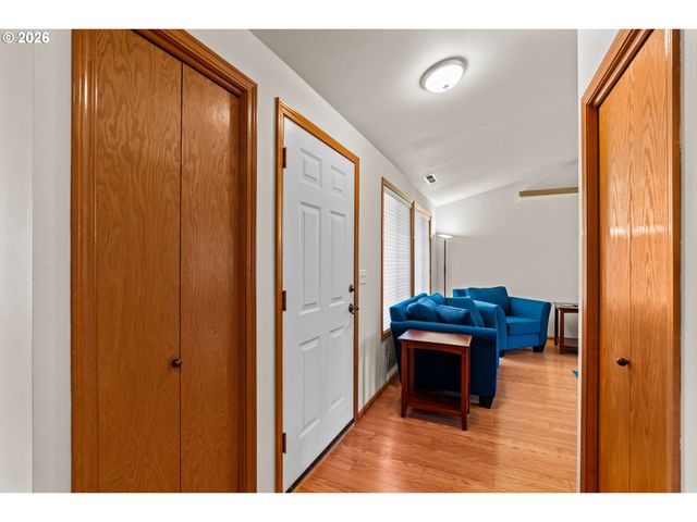 2484 MELROSE Loop, Eugene, OR 97402