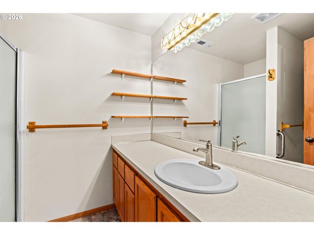 2484 MELROSE Loop, Eugene, OR 97402