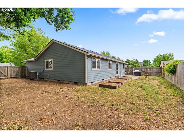 2484 MELROSE Loop, Eugene, OR 97402
