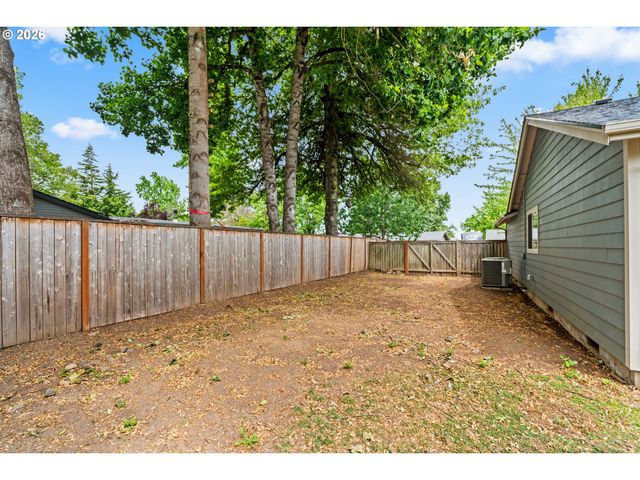 2484 MELROSE Loop, Eugene, OR 97402