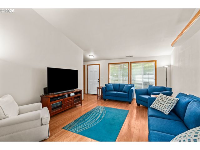 2484 MELROSE Loop, Eugene, OR 97402