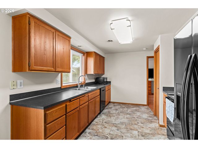 2484 MELROSE Loop, Eugene, OR 97402