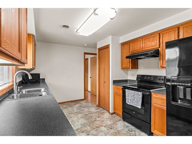 2484 MELROSE Loop, Eugene, OR 97402