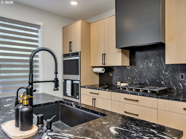 1001 S 50TH Ct, Ridgefield, WA 98642