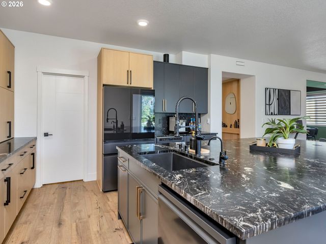 1001 S 50TH Ct, Ridgefield, WA 98642