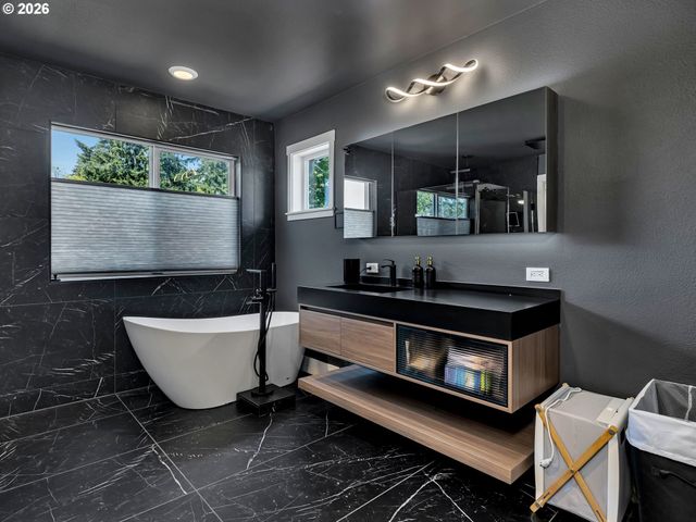 1001 S 50TH Ct, Ridgefield, WA 98642