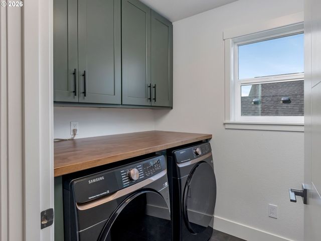 1001 S 50TH Ct, Ridgefield, WA 98642