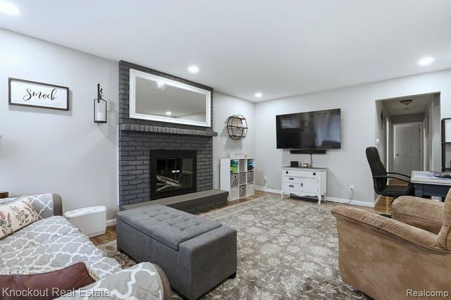 4256 Emerald Drive, Bridgeport, MI 48722