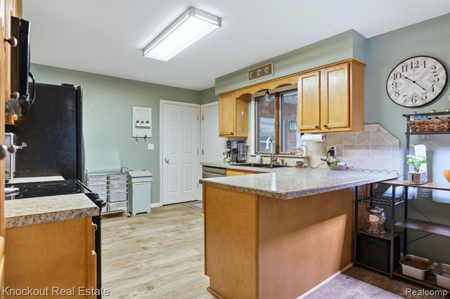 4256 Emerald Drive, Bridgeport, MI 48722