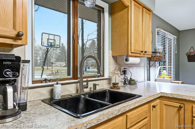 4256 Emerald Drive, Bridgeport, MI 48722