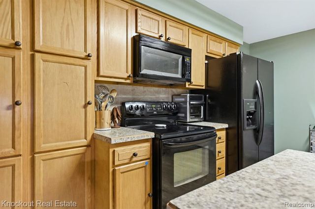 4256 Emerald Drive, Bridgeport, MI 48722