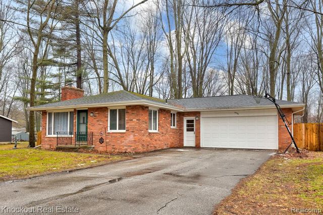 4256 Emerald Drive, Bridgeport, MI 48722