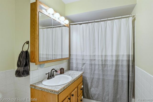 4256 Emerald Drive, Bridgeport, MI 48722