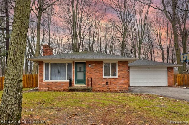 4256 Emerald Drive, Bridgeport, MI 48722