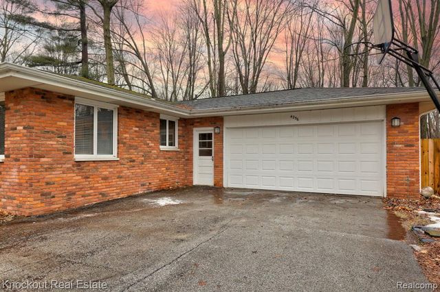 4256 Emerald Drive, Bridgeport, MI 48722