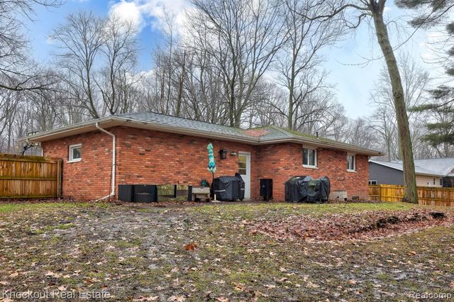 4256 Emerald Drive, Bridgeport, MI 48722