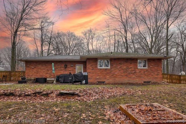 4256 Emerald Drive, Bridgeport, MI 48722