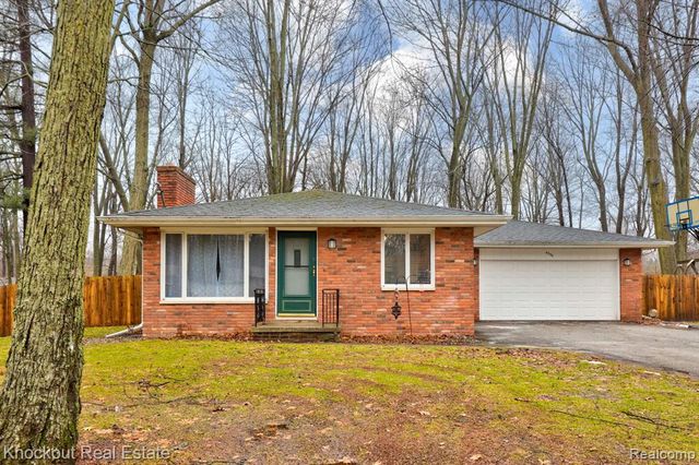 4256 Emerald Drive, Bridgeport, MI 48722